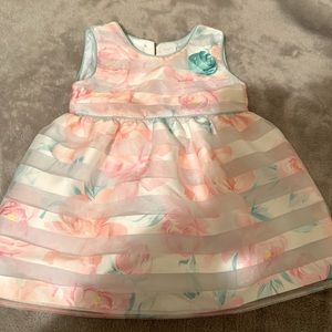 My baby grew out of this. Only worn once.